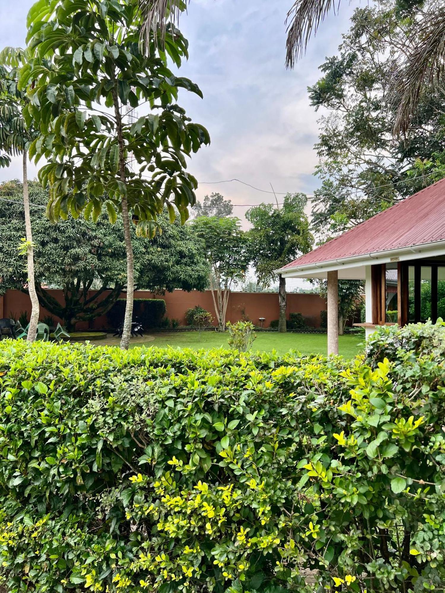 Sunset Hotel Entebbe Exterior foto